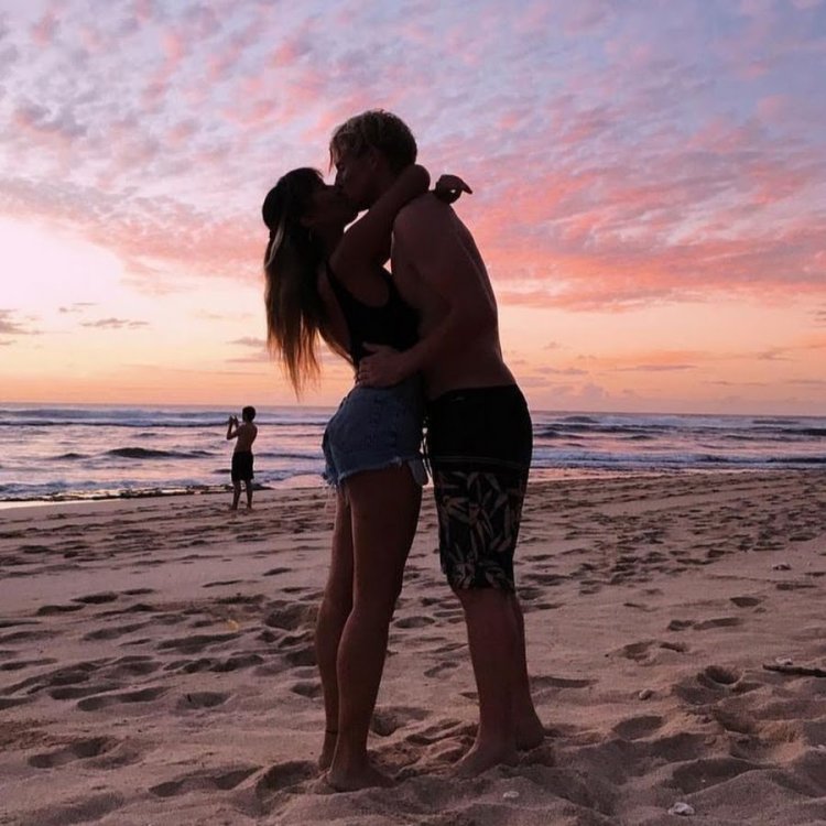 Влюбленные на море