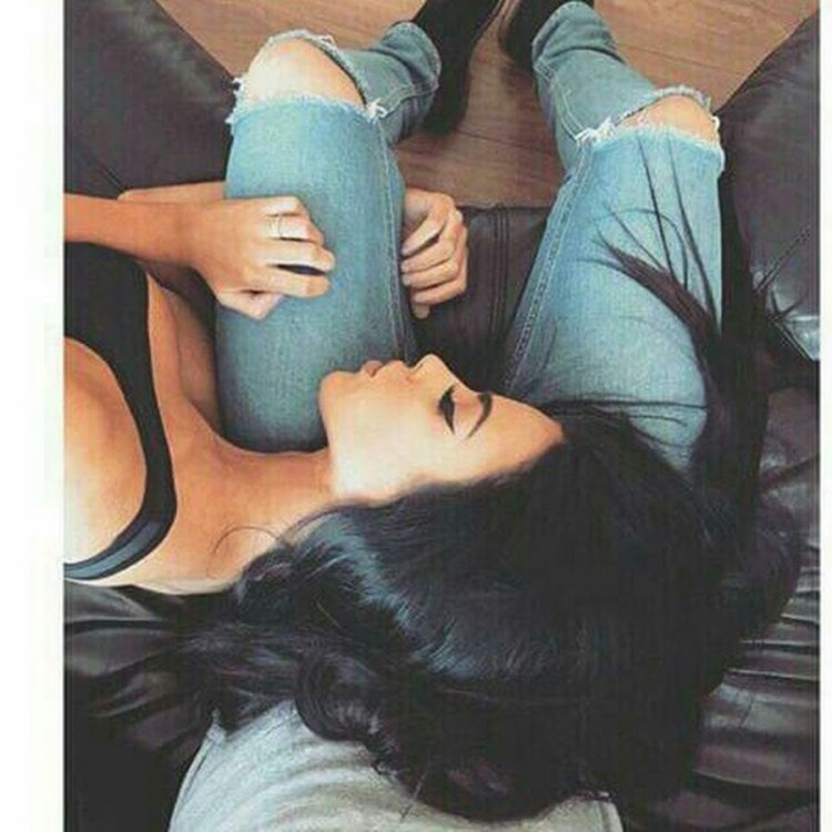 Брюнетка со спины