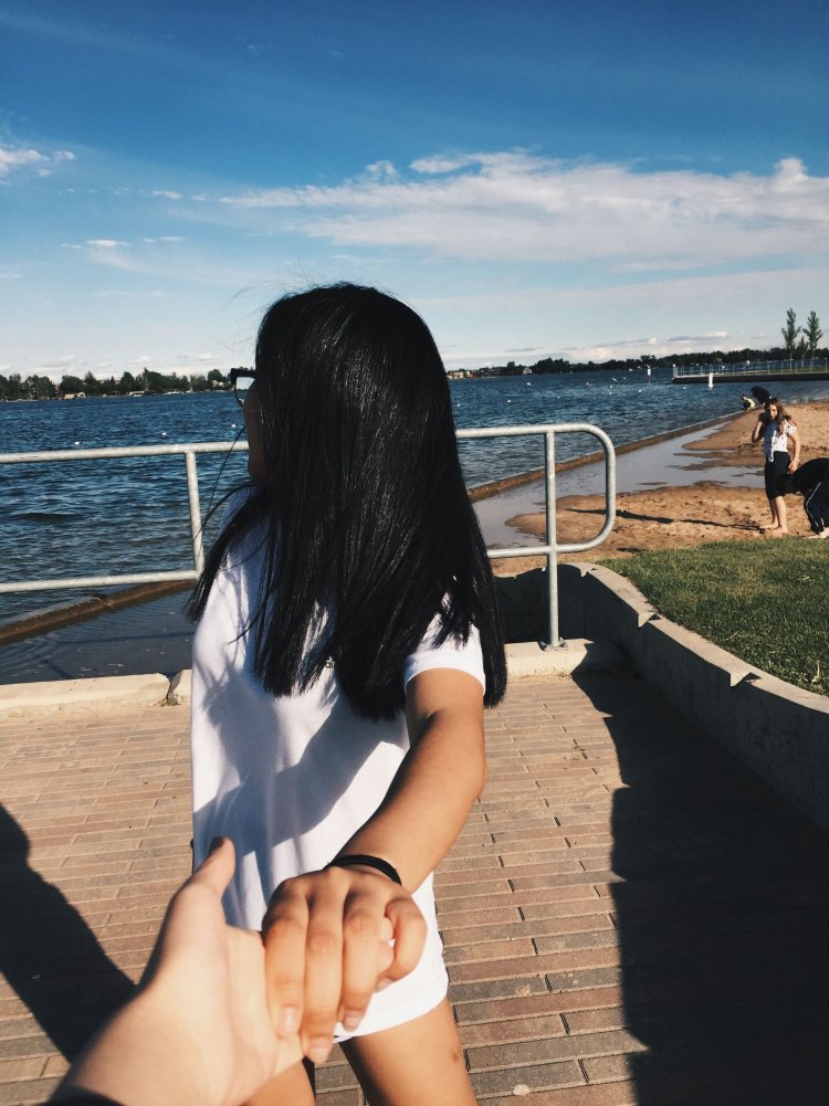 Брюнетка без лица