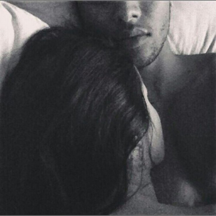 Девушка с черными волосами с парнем