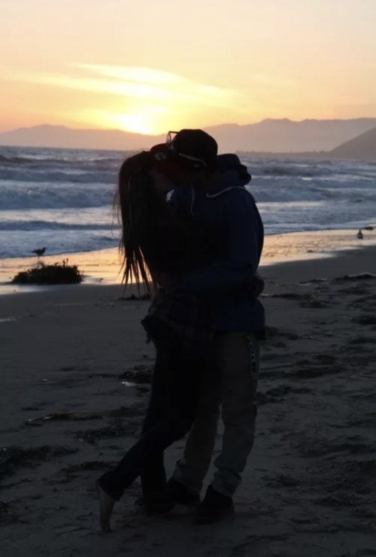 Влюбленные пары со спины