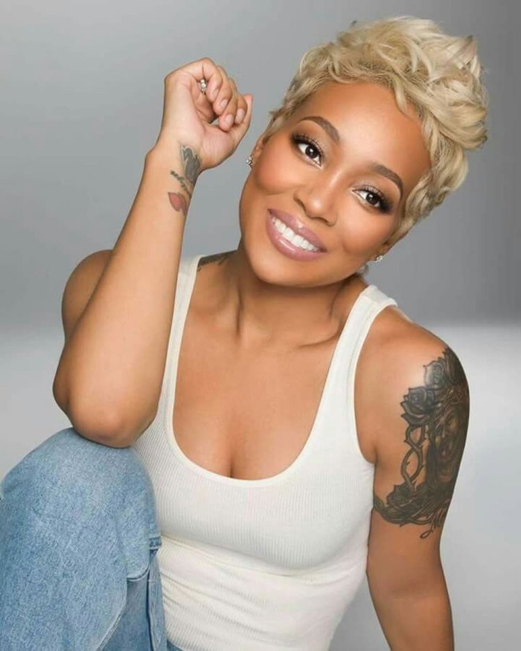 Афроамериканка с короткой стрижкой