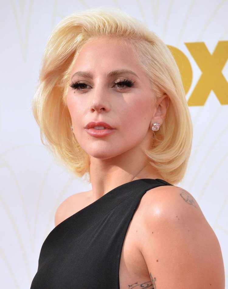 Леди Гага с короткой стрижкой