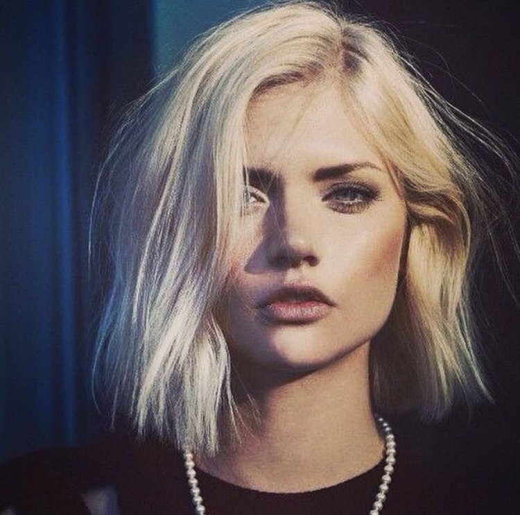 Платиновая блондинка каре