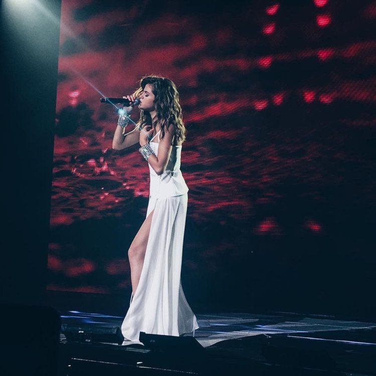 Selena in White in Concert