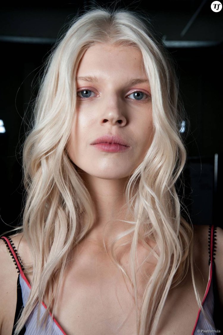 Платиновый блонд и веснушки