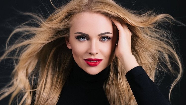 Алена Ланская певица