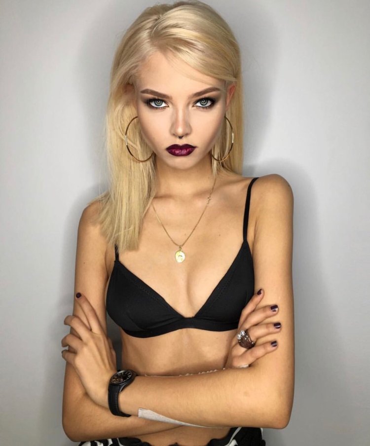 Алеся Кафельникова худая