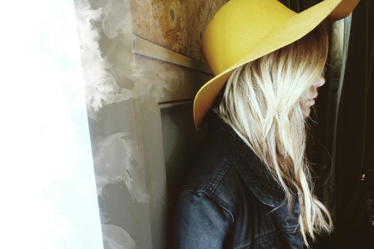 Блондинка в профиль