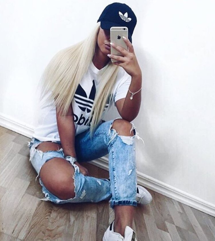 Девушки блондинки в кепках