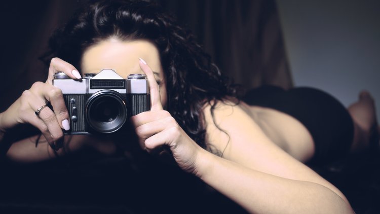 Девушка с фотоаппаратом