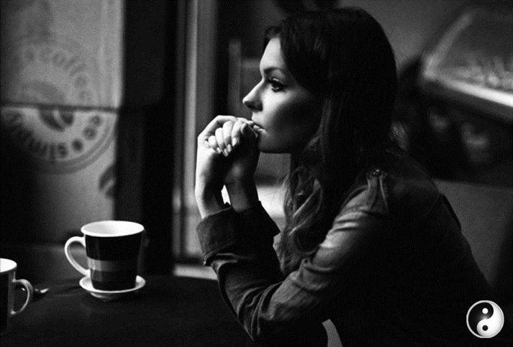 Девушка с кофе