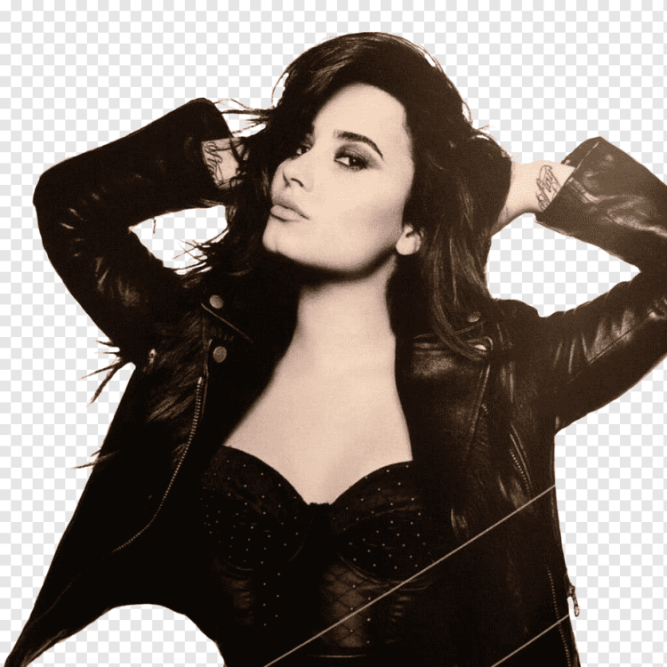 Деми Ловато с черными волосами