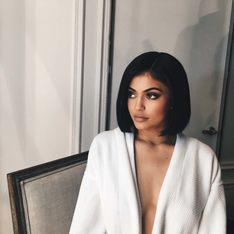 Кайли Дженнер стрижка