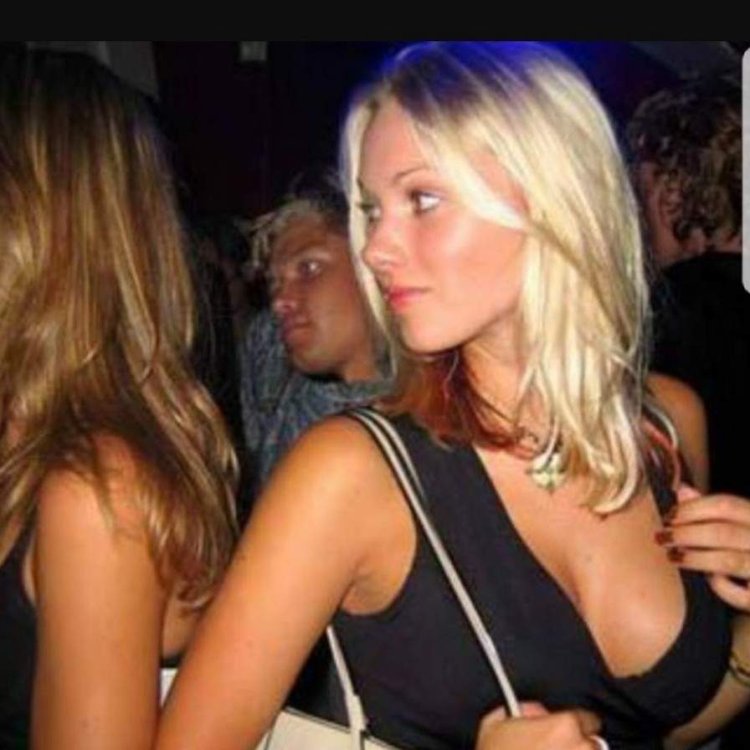 Ночной клуб девушка груди