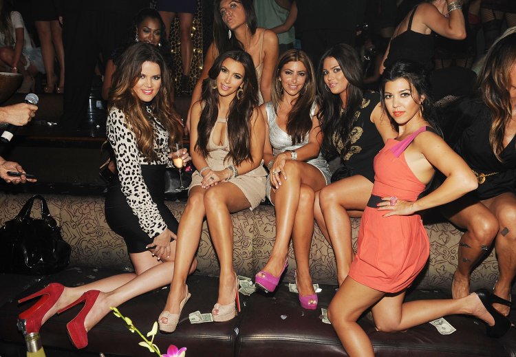 Красивые девушки на вечеринке