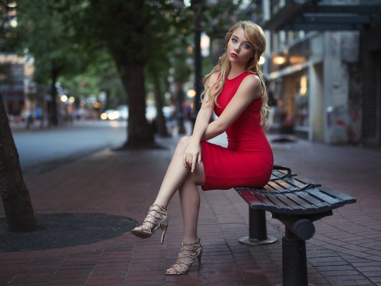 Девушка на улице