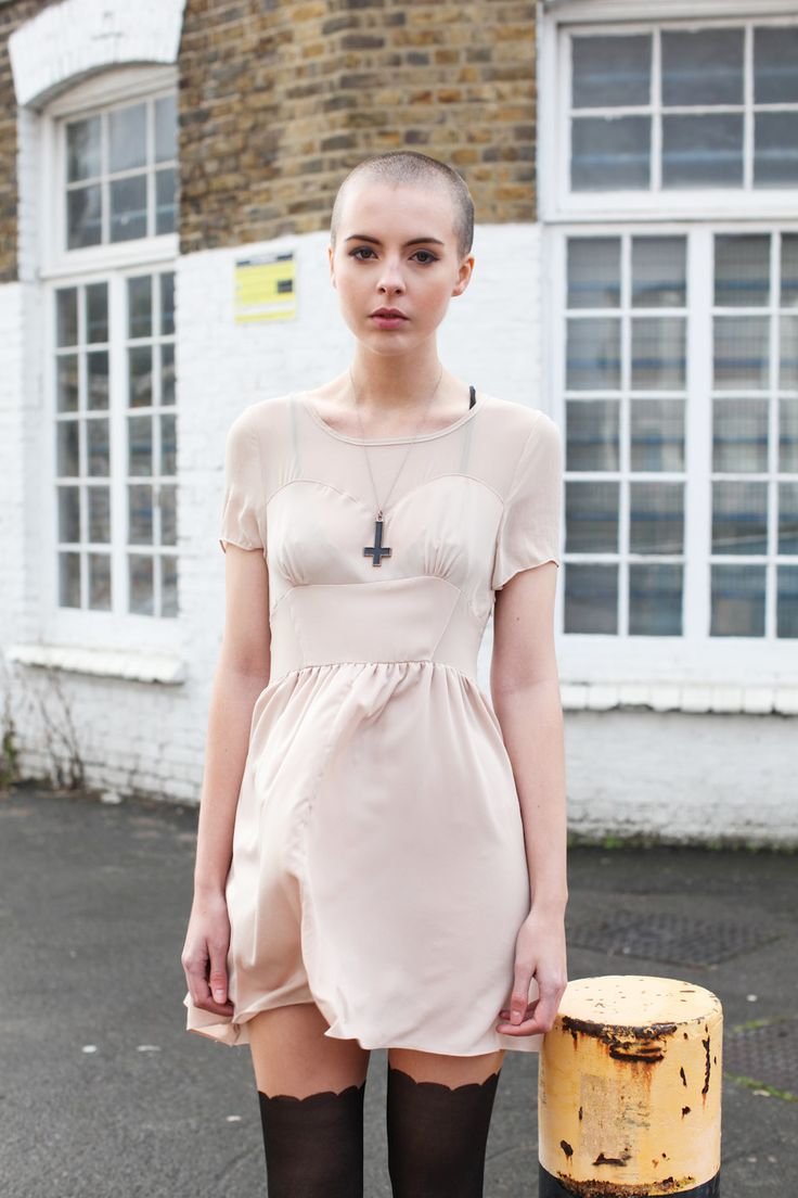 Платье для лысых женщин