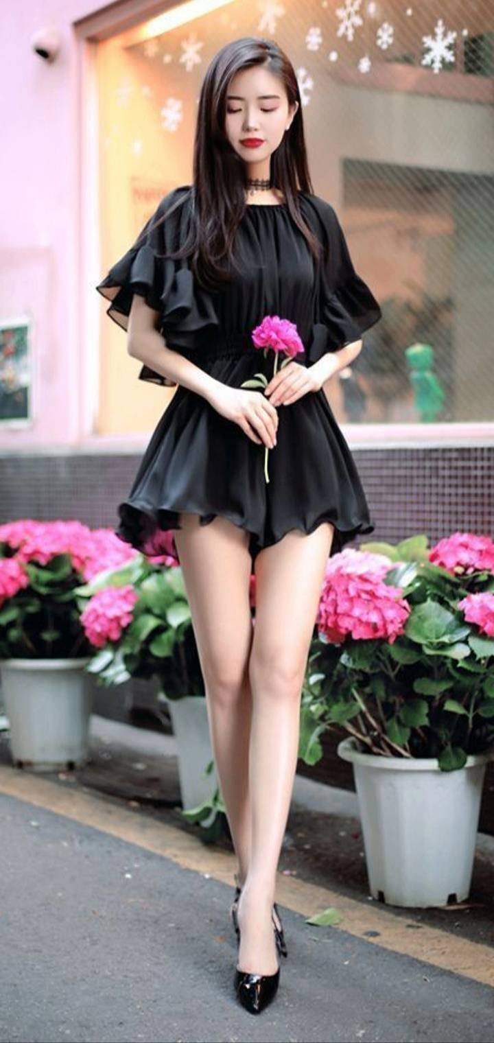 Китаянки в мини платьях