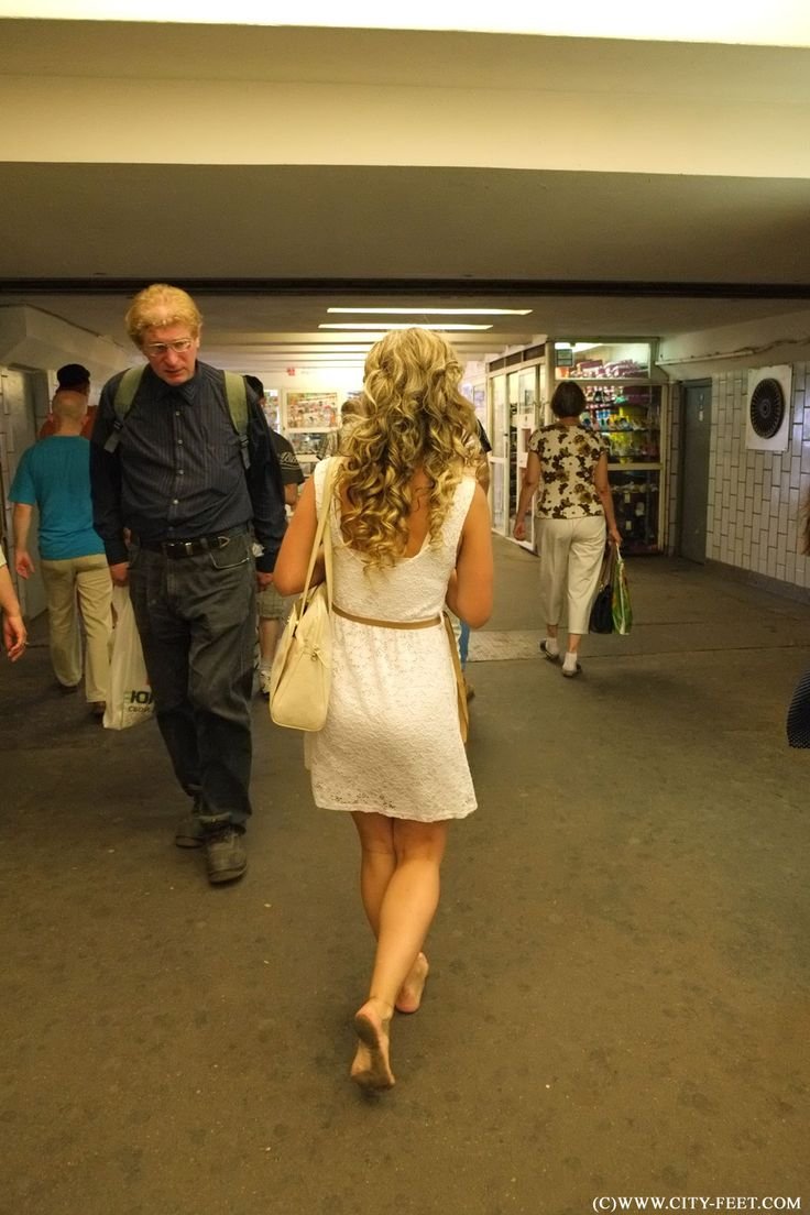 Босиком в метро