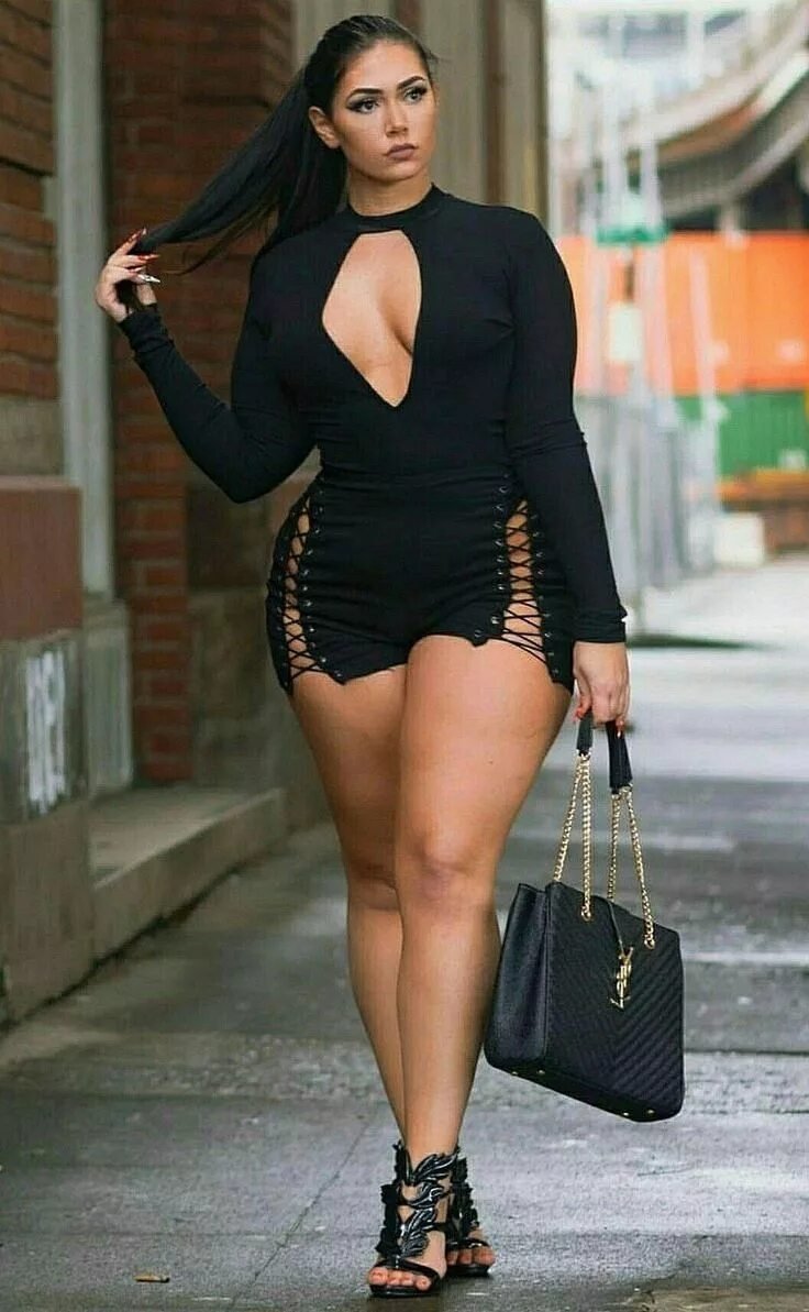 Долли Кастро модель плюс сайз