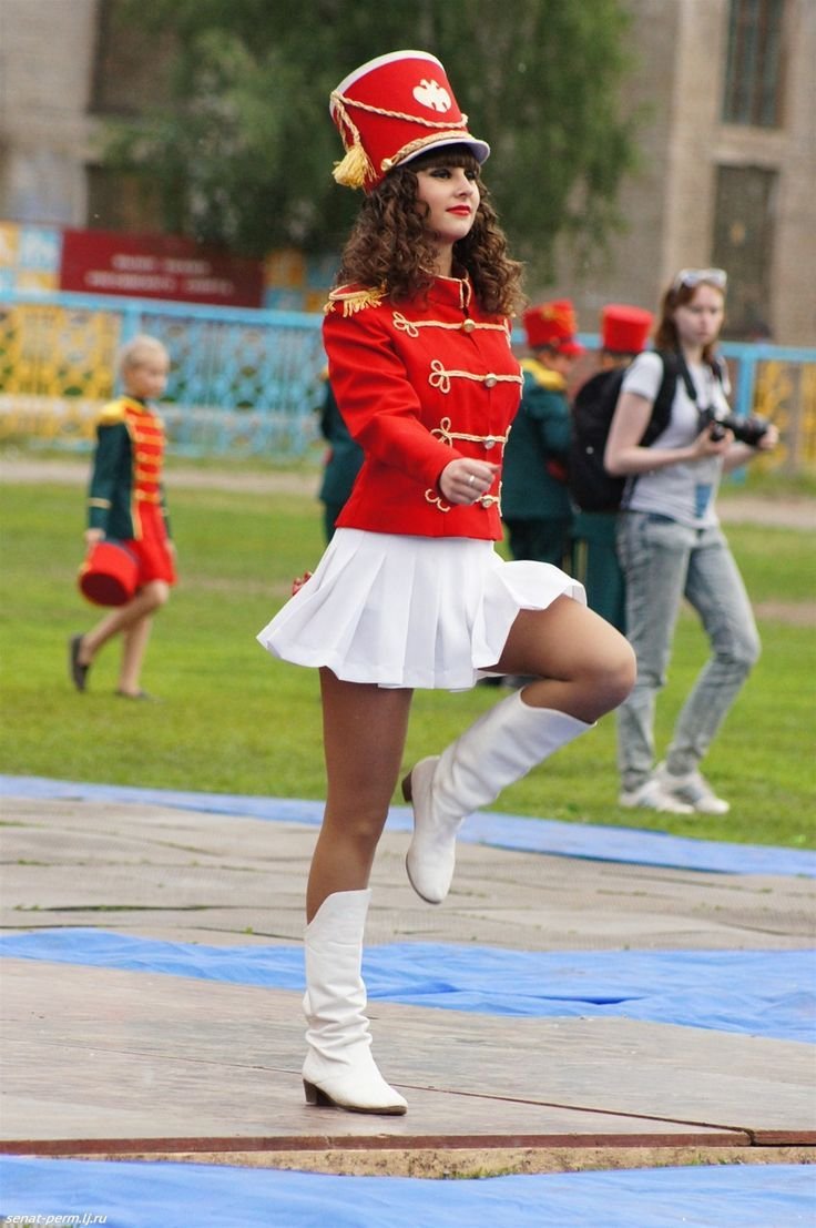 Девушки мажоретки