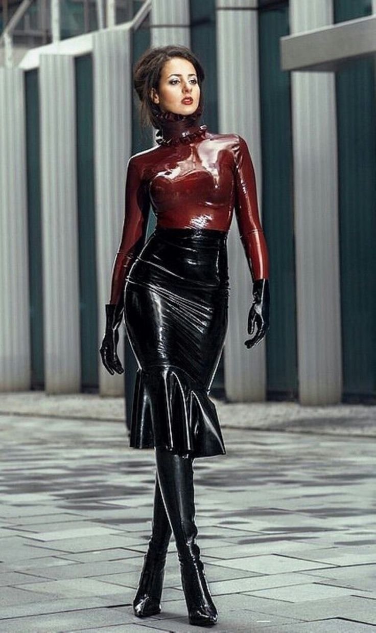 Ума Турман в латексе