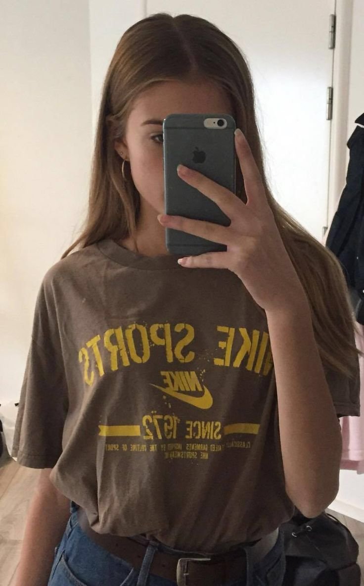 Красивые девочки с айфонами