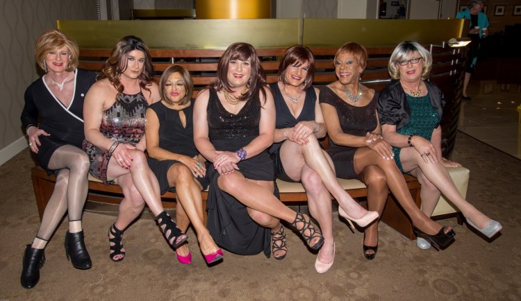 Взрослые женщины групповое