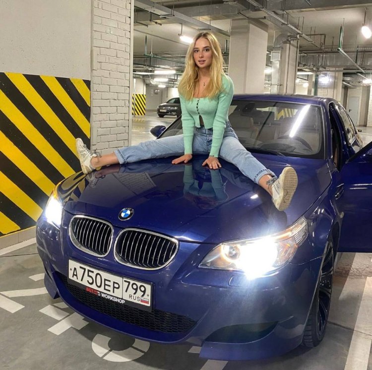 Блондинка драйв на БМВ