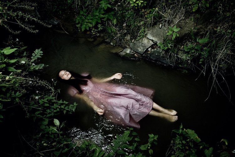 Девушка болото