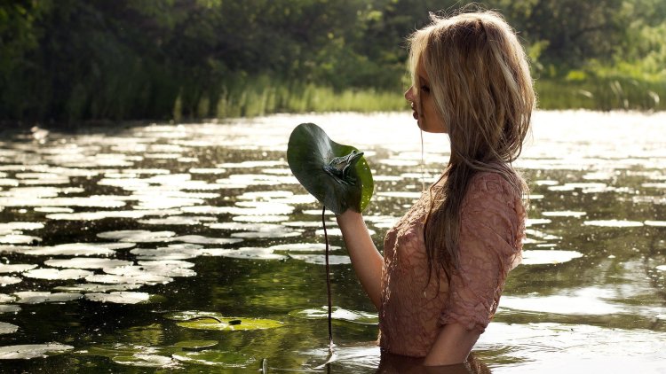 Девочки на озере