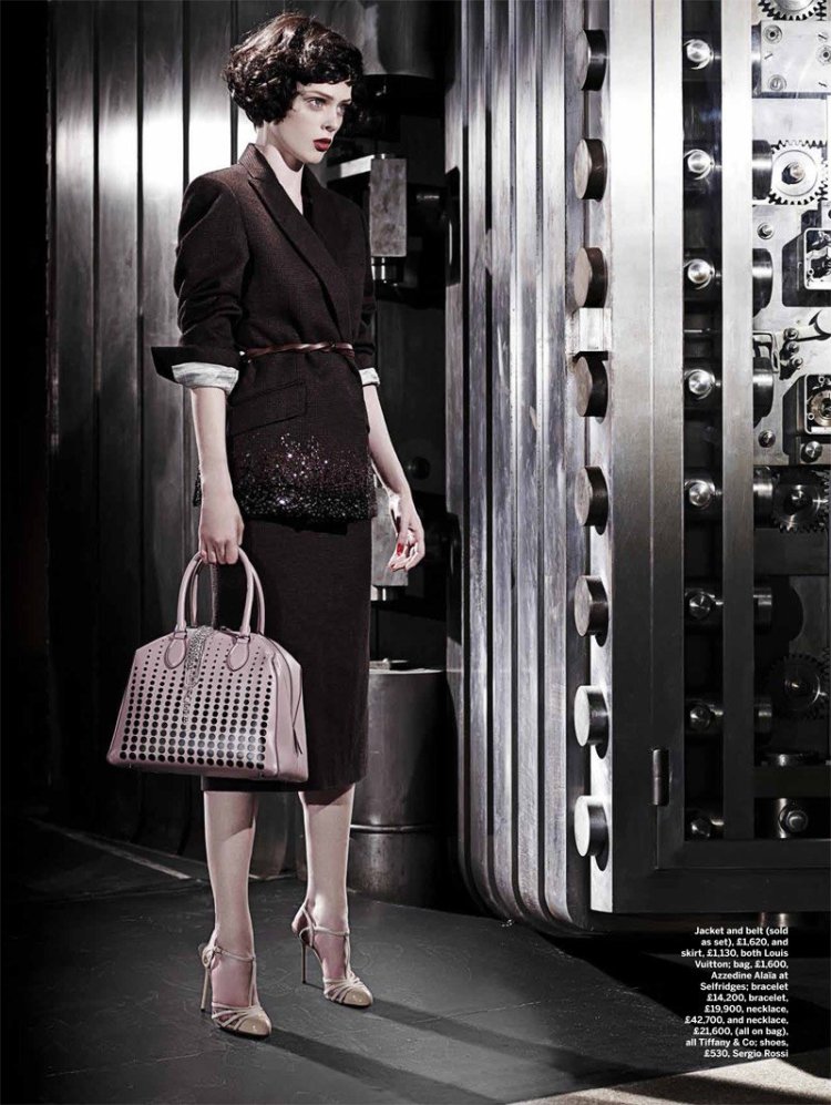 Стиль Нуар в одежде для девушки повседневной