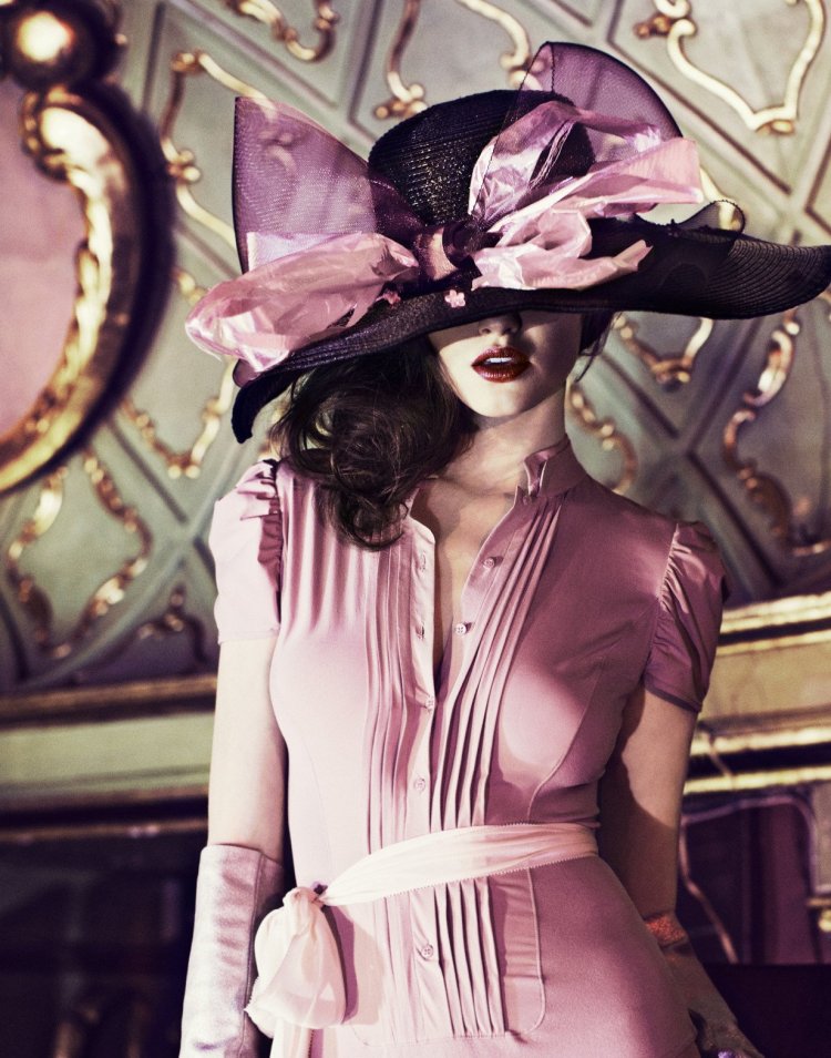 Элегантная женщина в шляпе