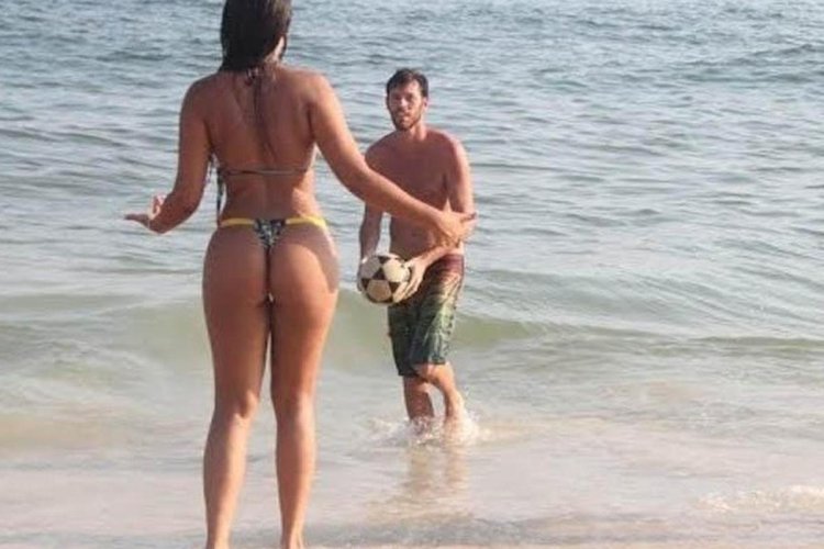 Жена Неймара фото в купальнике