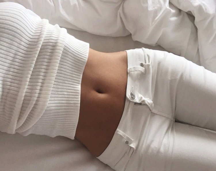 Живот девушки