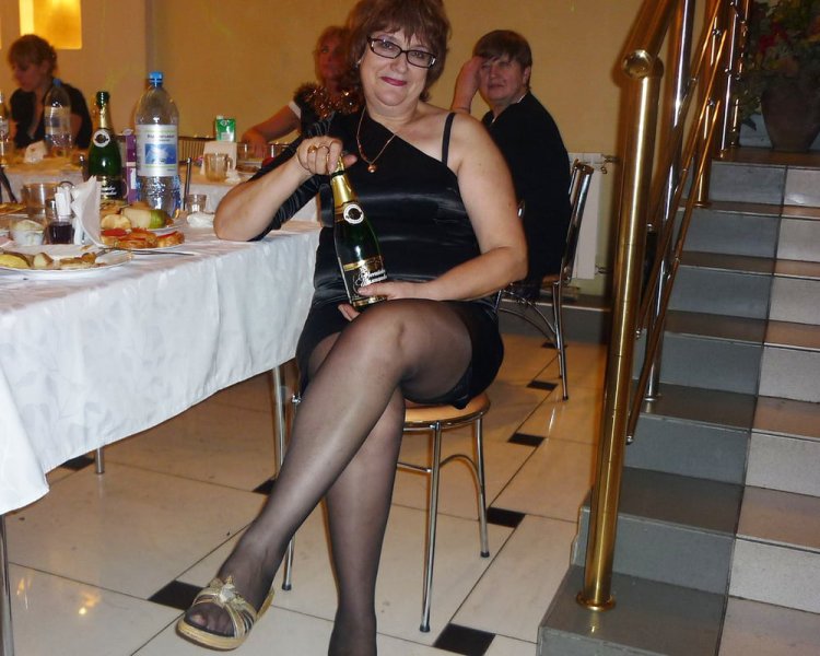 Взрослые женщины на корпоративах