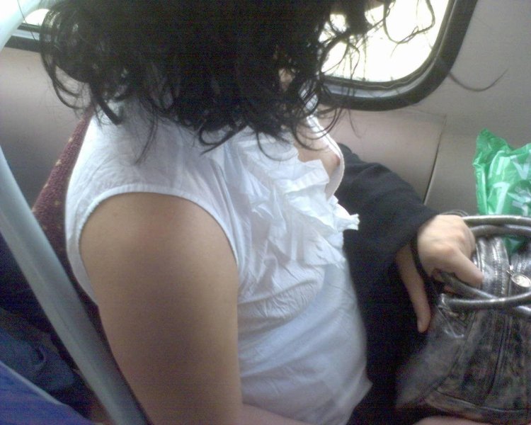 Подглядывание за девушками грудь в общественном транспорте