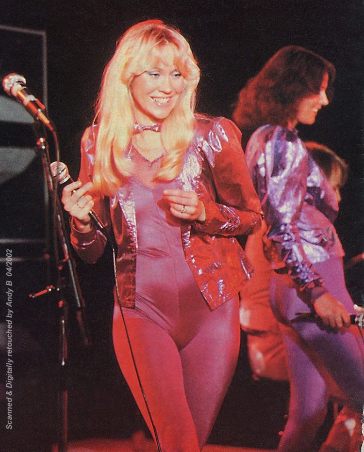 Группа ABBA В купальниках