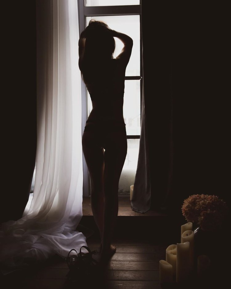 Тень женского тела