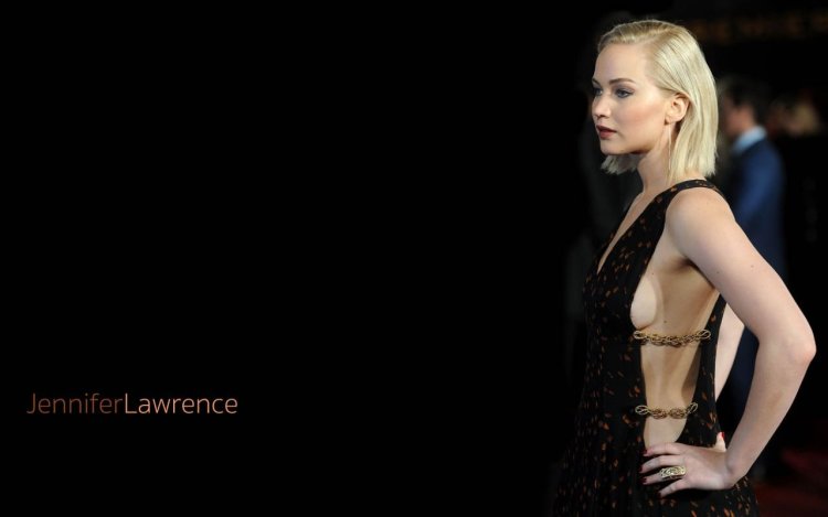 Дженнифер Лоуренс с питоном