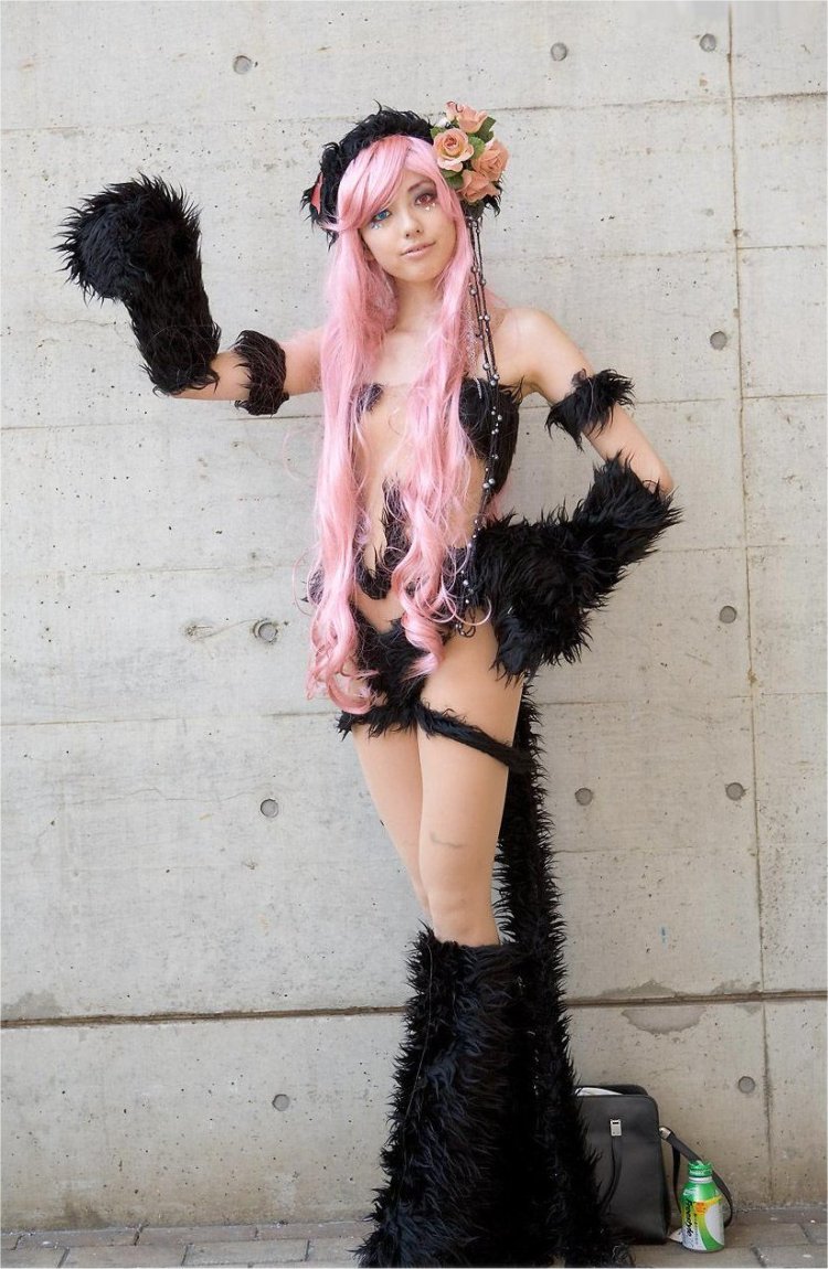 Девочка с анальным хвостиком