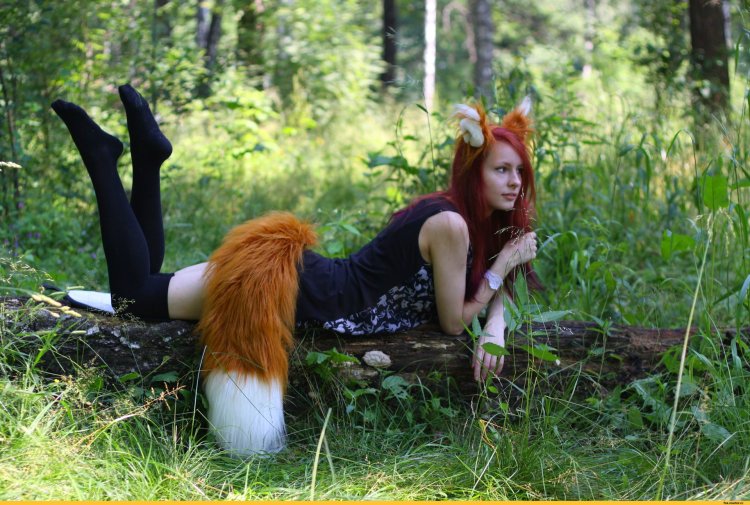 Рыжая девочка с анальным хвостиком