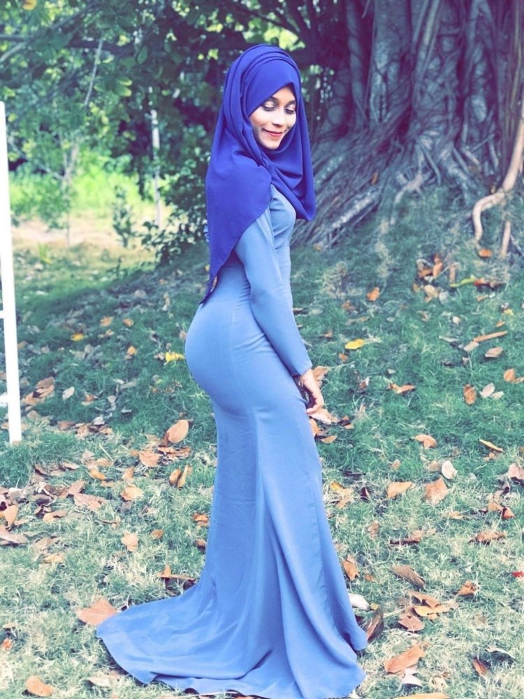 Амалия Устарханова в обтягивающем хиджабе