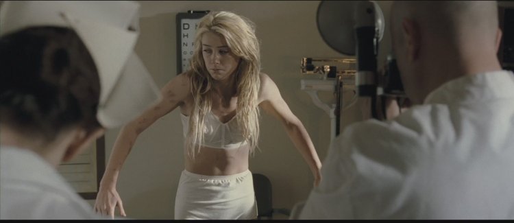 Эмбер Херд в фильме информаторы постельные сцены