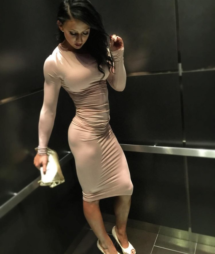 Индийские женщины обтягивающих платьях