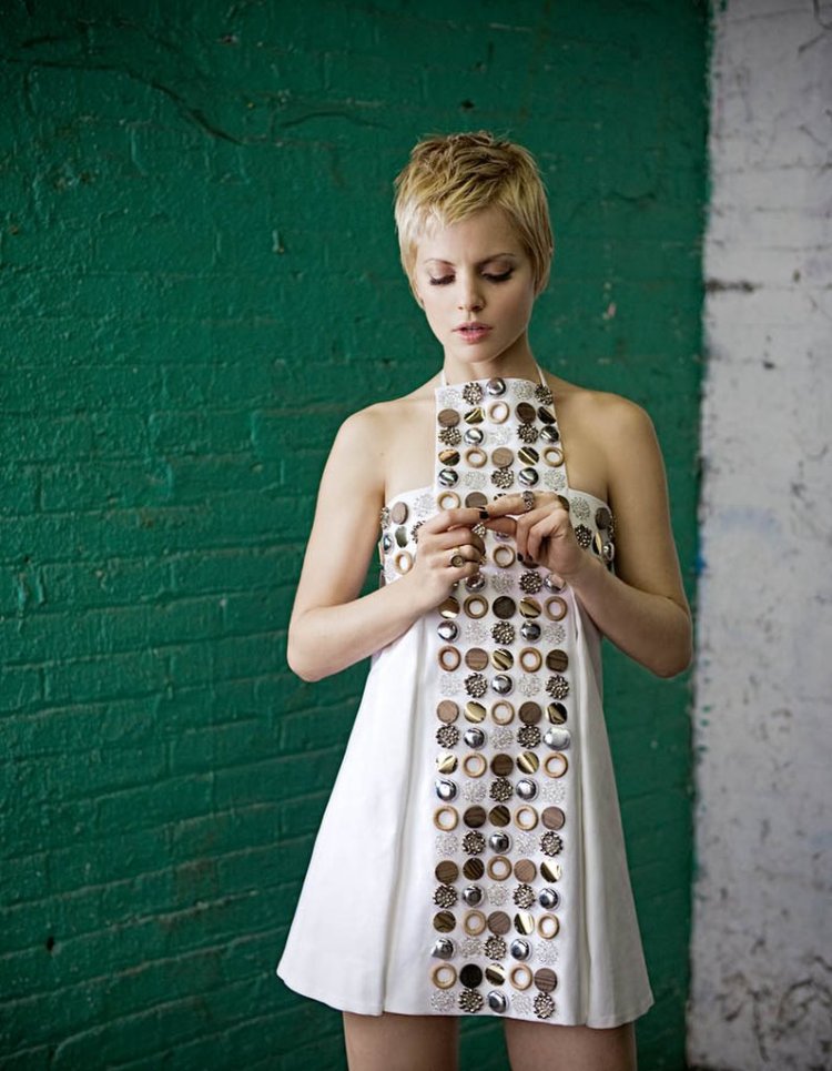 Мена Сувари