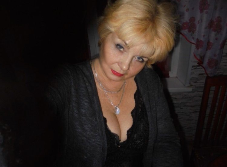 Незамужние женщины за 50