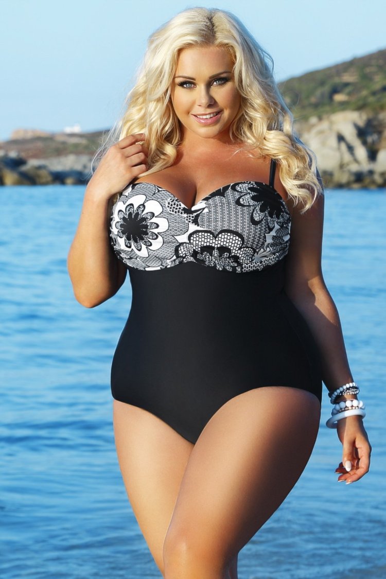 Джовита Зинкевич в купальнике