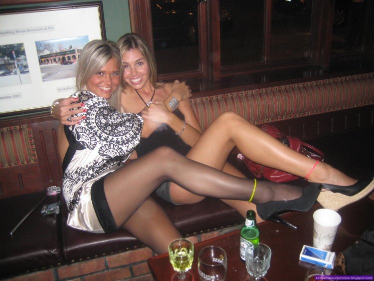 Клубные девушки в колготках пьяные